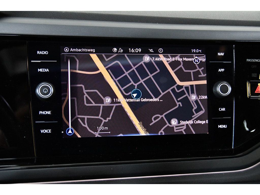 Volkswagen TAIGO 1.5 TSI R-Line Pano Side assist Camera Business 10