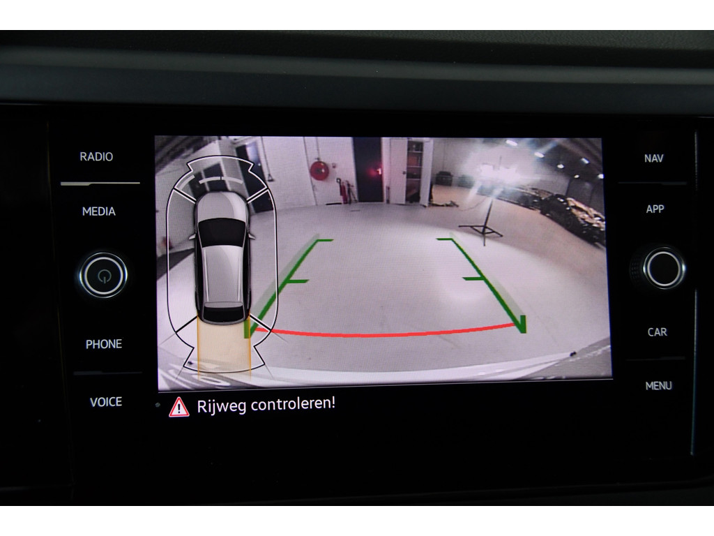 Volkswagen TAIGO 1.5 TSI R-Line Pano Side assist Camera Business 11
