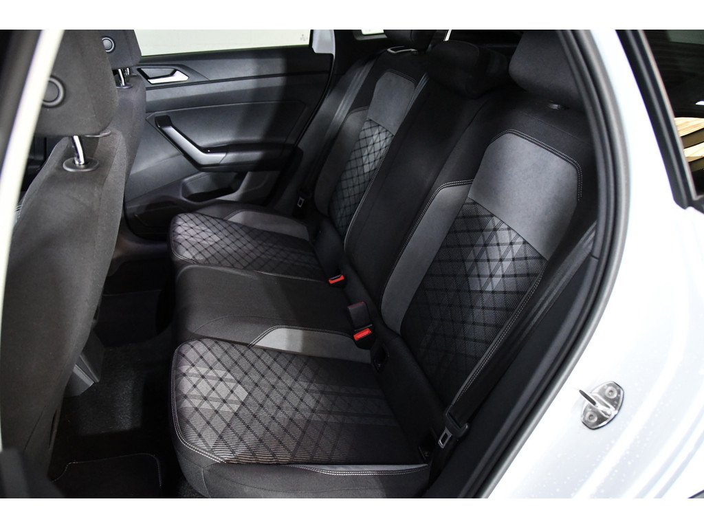 Volkswagen TAIGO 1.5 TSI R-Line Pano Side assist Camera Business 3