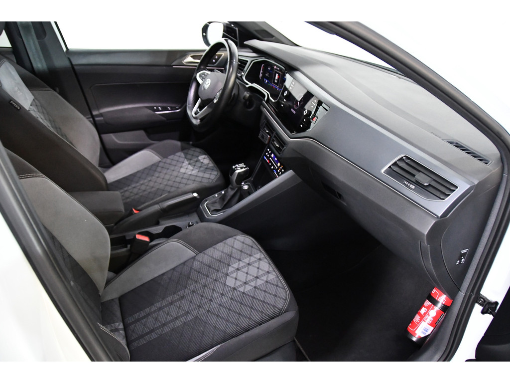Volkswagen TAIGO 1.5 TSI R-Line Pano Side assist Camera Business 6
