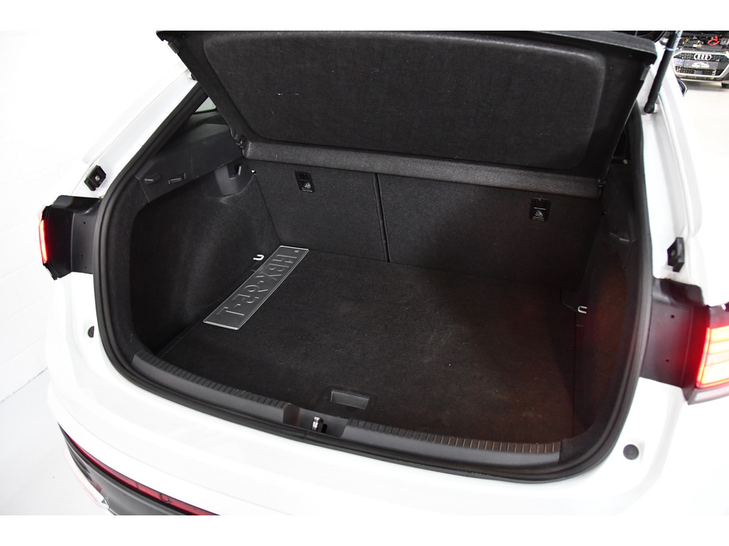 Volkswagen TAIGO 1.5 TSI R-Line Pano Side assist Camera Business 9