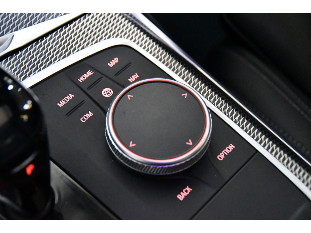BMW 3-serie 330e High Executive, Schuifkanteldak, M-pakket, Head up, Apple carplay 25