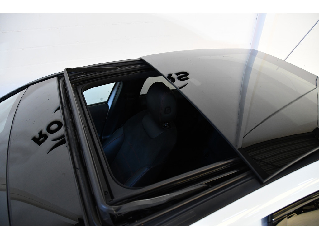 Mercedes-Benz A-klasse 250 Premium Plus, Burmester, Schuifkantel, Sfeerverlichting 1