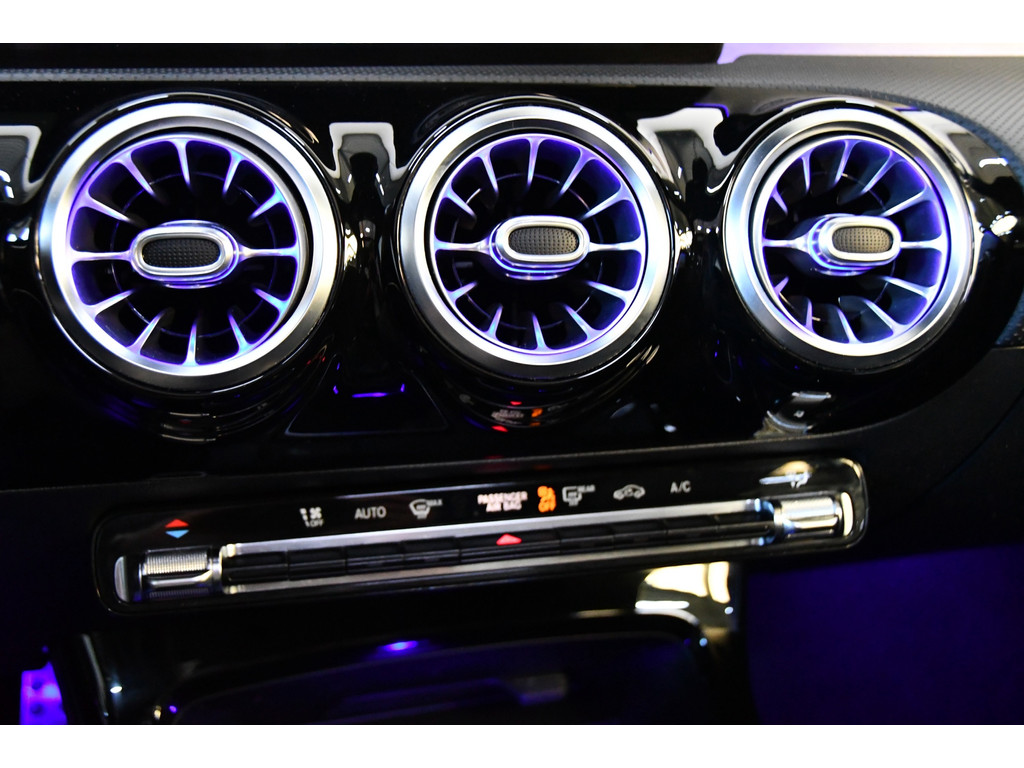 Mercedes-Benz A-klasse 250 Premium Plus, Burmester, Schuifkantel, Sfeerverlichting 14