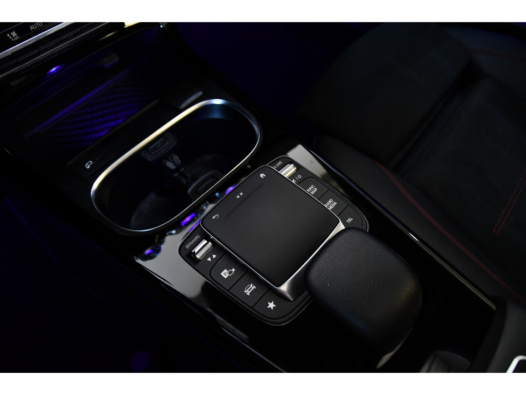 Mercedes-Benz A-klasse 250 Premium Plus, Burmester, Schuifkantel, Sfeerverlichting 19
