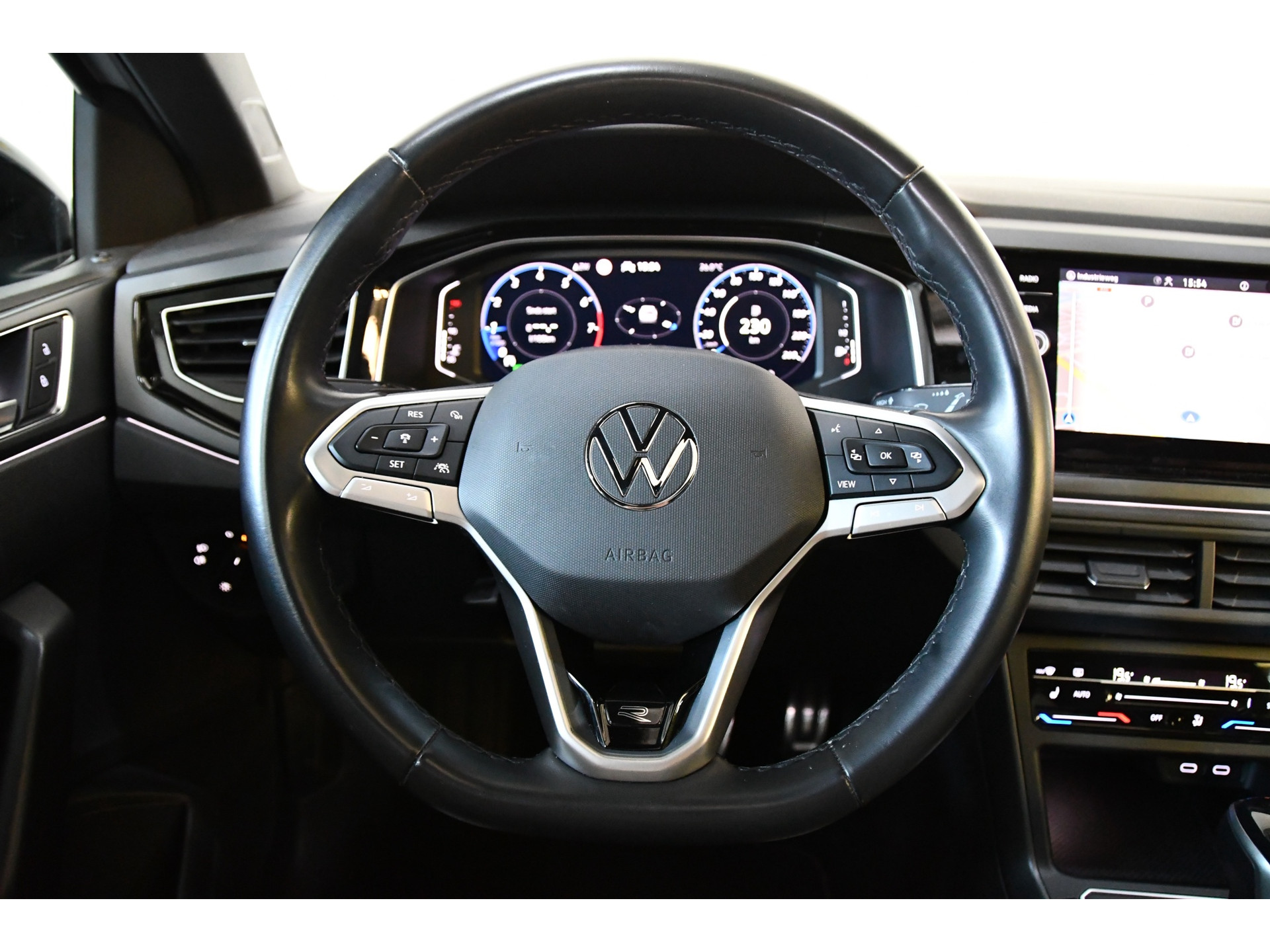 Volkswagen TAIGO 1.5 TSI R-Line Business Pano Camera 12