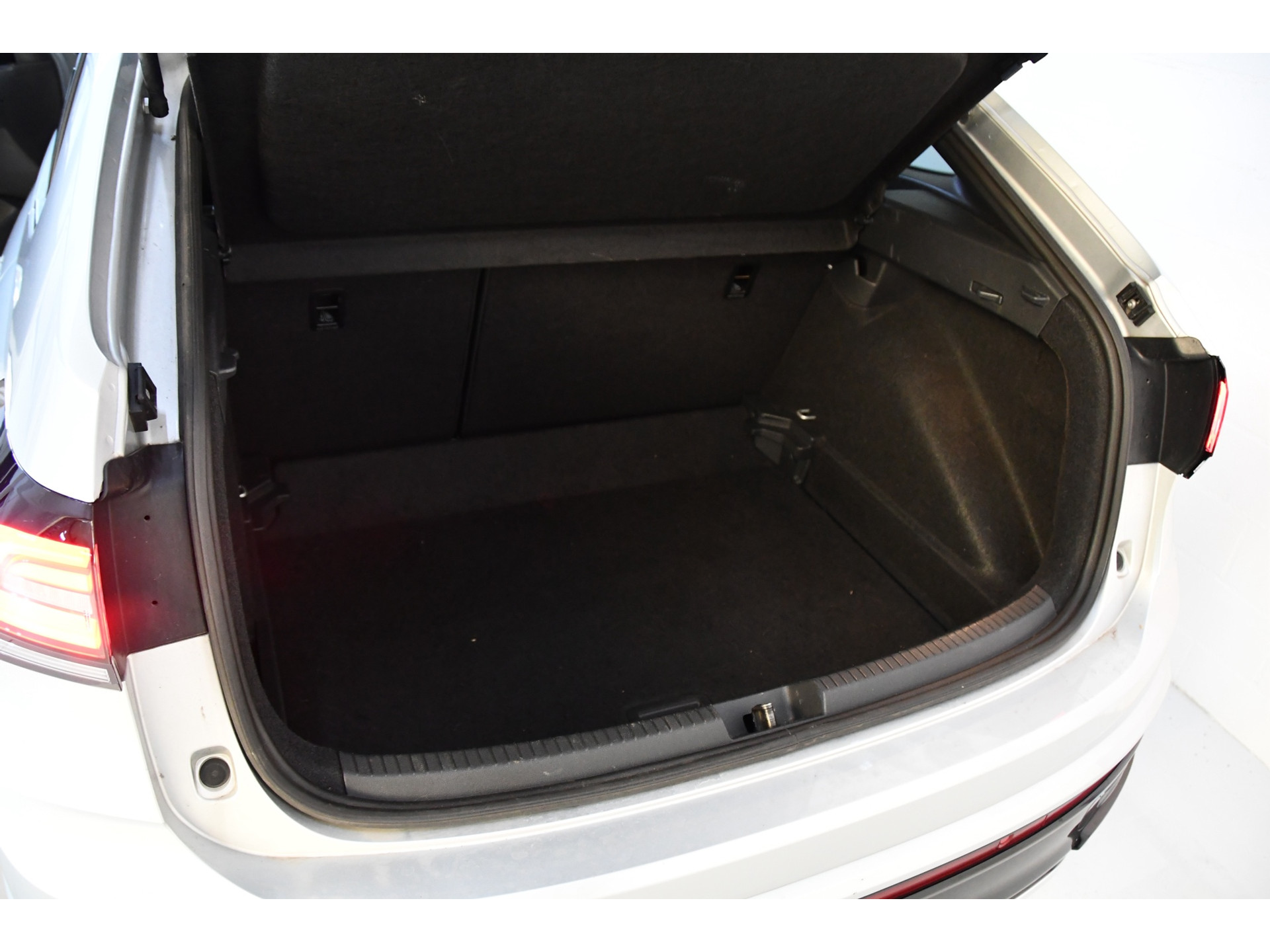 Volkswagen TAIGO 1.5 TSI R-Line Business Pano Camera 21