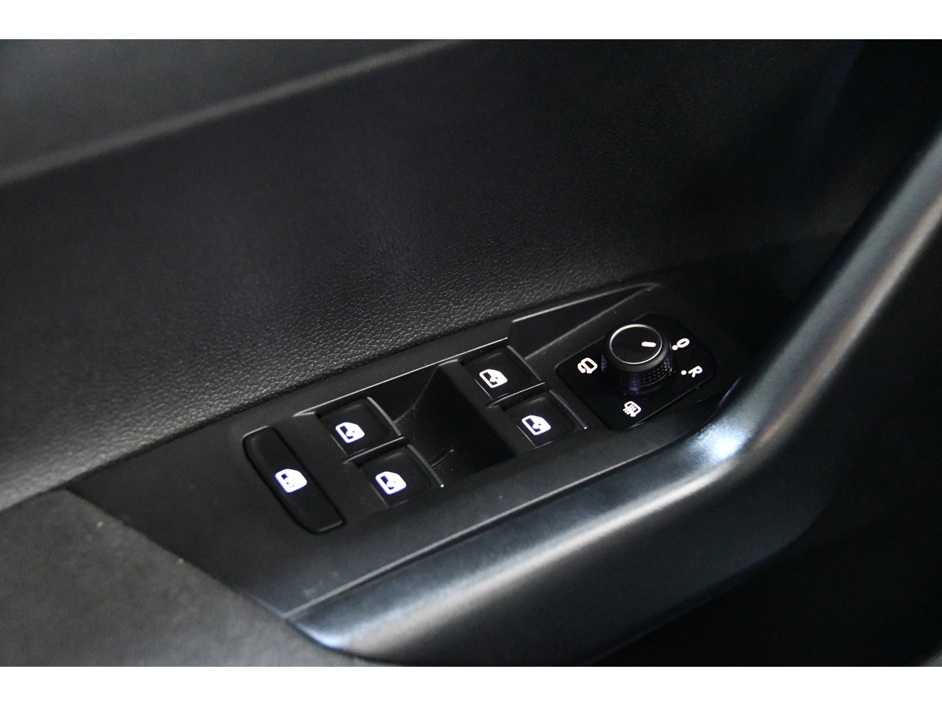 Volkswagen TAIGO 1.5 TSI R-Line Business Pano Camera 7