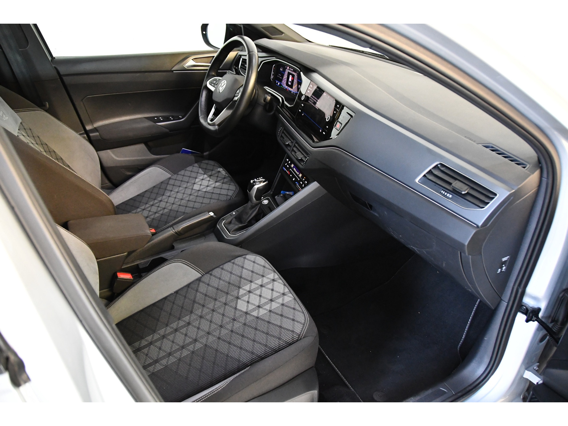 Volkswagen TAIGO 1.5 TSI R-Line Business Pano Camera 8