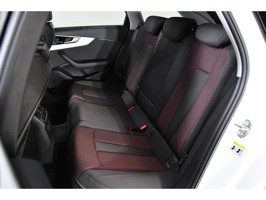 Audi A4 AVANT 35 TFSI Launch edition Sport S-line 4