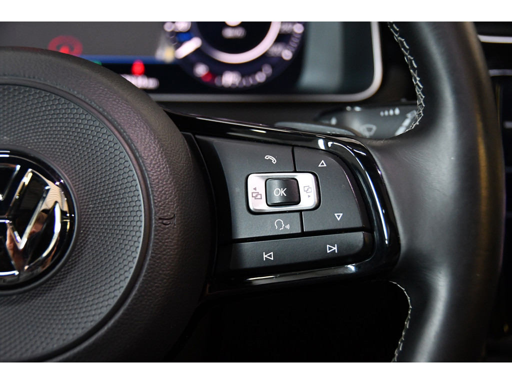 Volkswagen Golf 2.0 TSI R 4 Motion Golf 2.0 TSI 4 Motion R Pano Virtual Acc 10