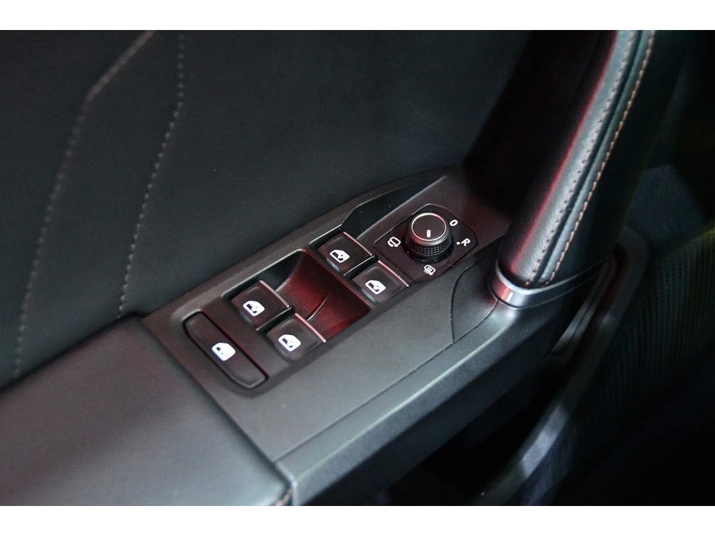 Cupra FORMENTOR 2.0 TSI 4DRIVE Pano/Keyless/Cam 24
