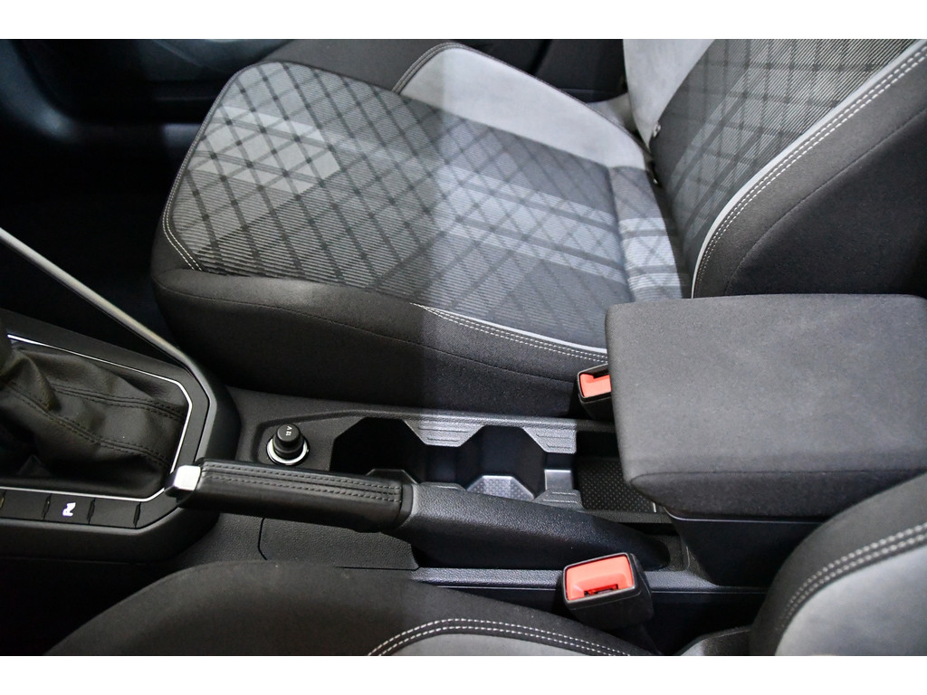 Volkswagen Taigo 1.5 R-Line Schuifkanteldak, Apple Carplay 10