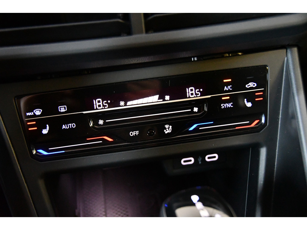 Volkswagen Taigo 1.5 R-Line Schuifkanteldak, Apple Carplay 8