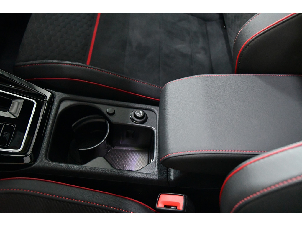 Volkswagen Golf 2.0 TSI GTI Clubsport, Panorama, HK Audio, Groot display 23