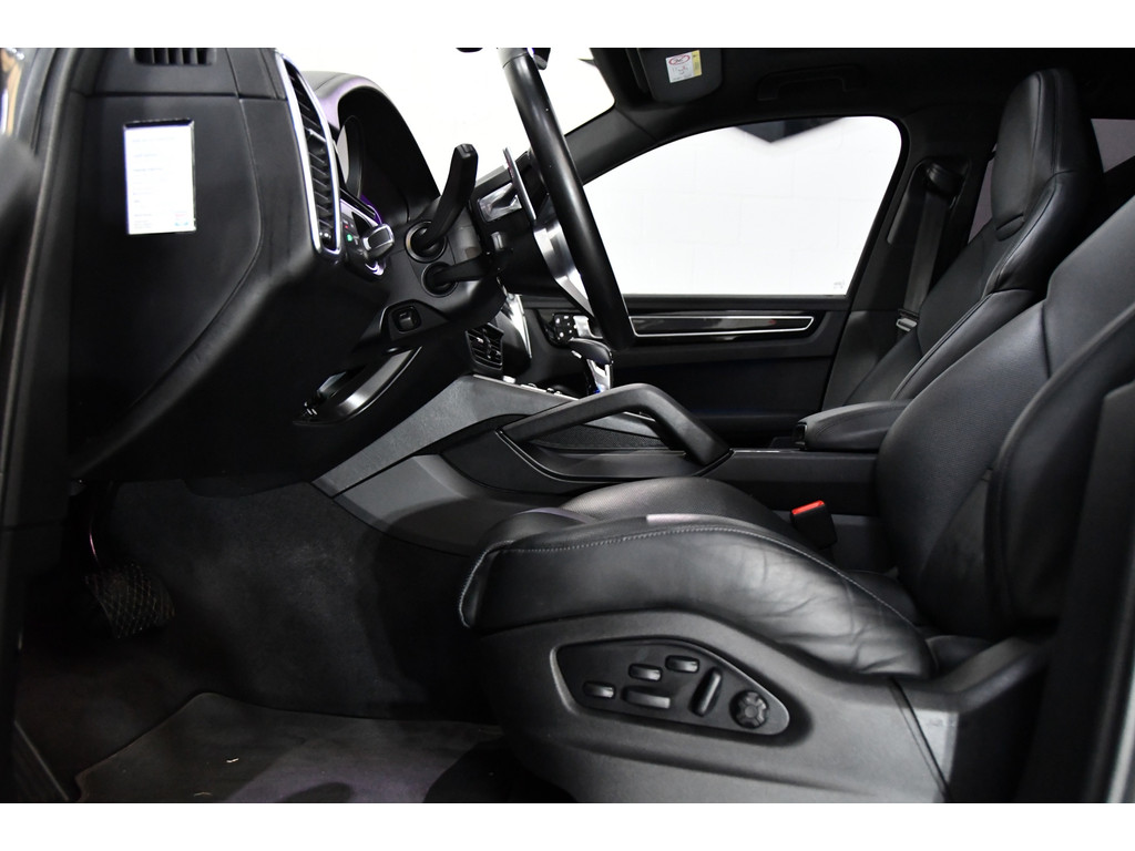 Porsche Cayenne 3.0 E-Hybrid, Bomvol opties. Panoramadak, Softclose, Bose soundsystem 5