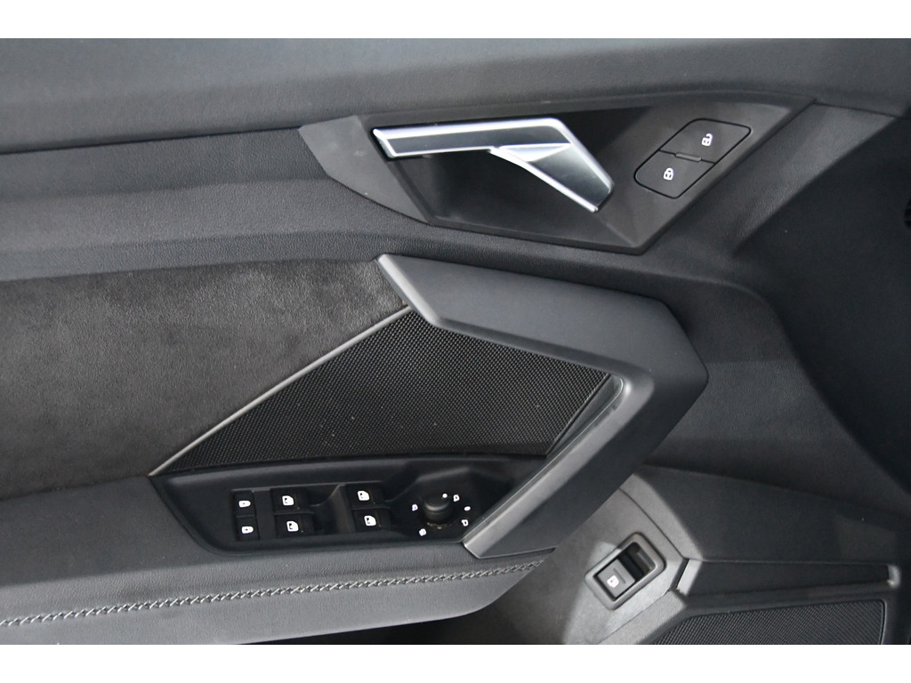 Audi A3 Sportback 40TFSI e Business S-line, Panoramadak, Applecarplay 5