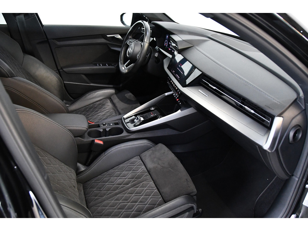 Audi A3 Sportback 40TFSI e Business S-line, Panoramadak, Applecarplay 7
