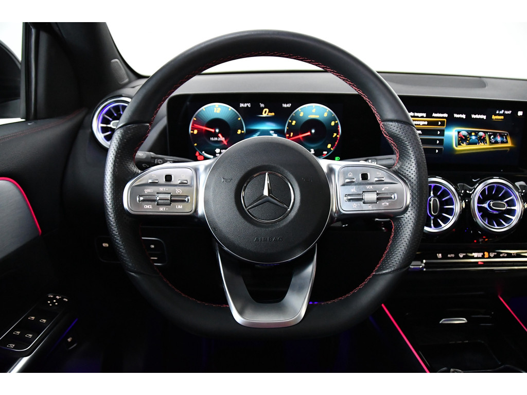 Mercedes-Benz GLA-Klasse 250 AMG-line 4Matic 12