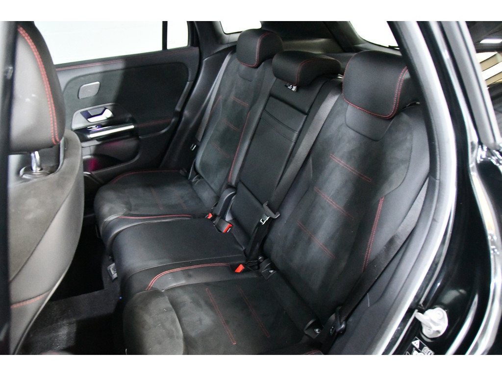 Mercedes-Benz GLA-Klasse 250 AMG-line 4Matic 6