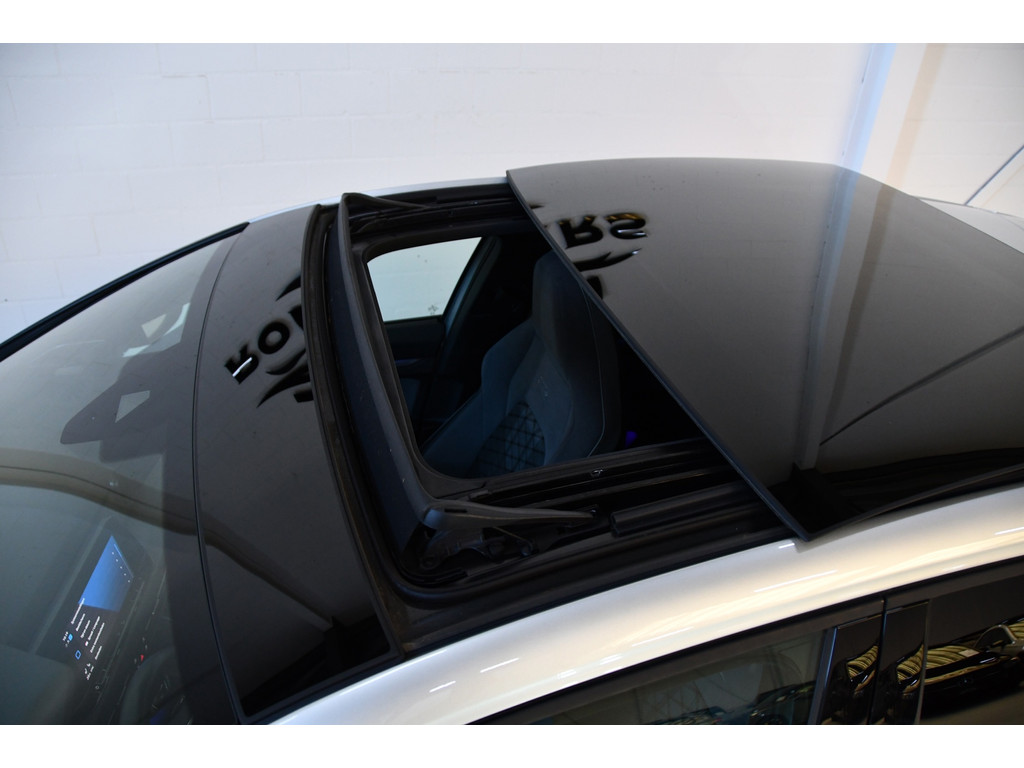 Volkswagen Golf 1.5 eTSI R-LINE PANO H&K VOL 1