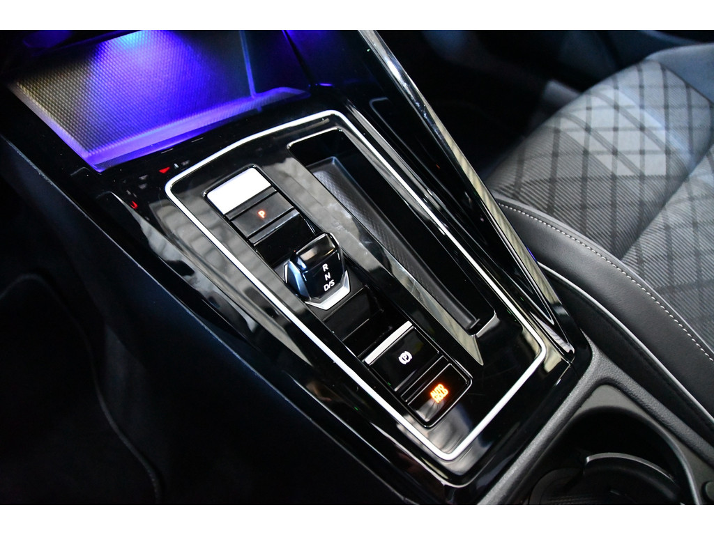 Volkswagen Golf 1.5 eTSI R-LINE PANO H&K VOL 20