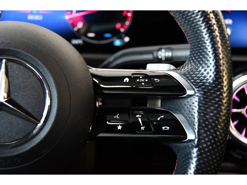Mercedes-Benz A-klasse A200 AMG-Line Pano Cam Night 11