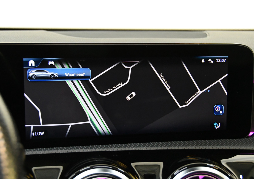 Mercedes-Benz A-klasse A200 AMG-Line Pano Cam Night 16
