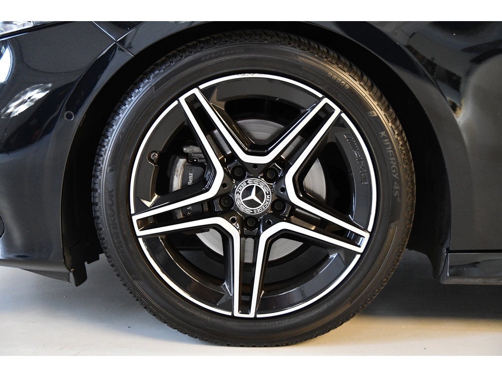 Mercedes-Benz A-klasse A200 AMG-Line Pano Cam Night 2