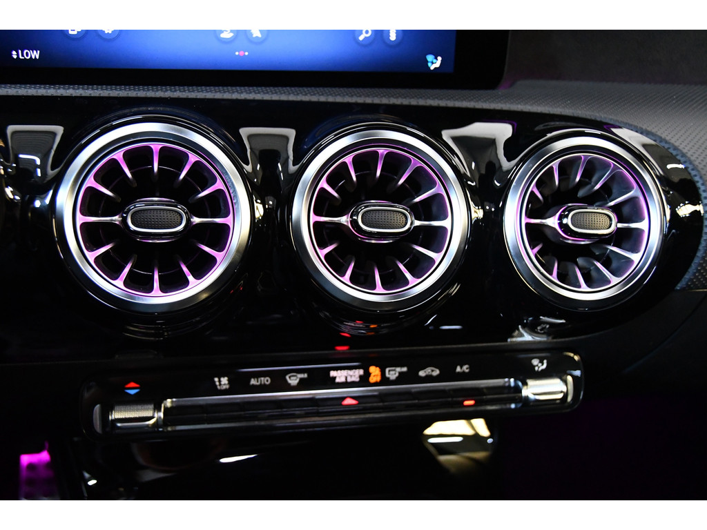 Mercedes-Benz A-klasse A200 AMG-Line Pano Cam Night 20