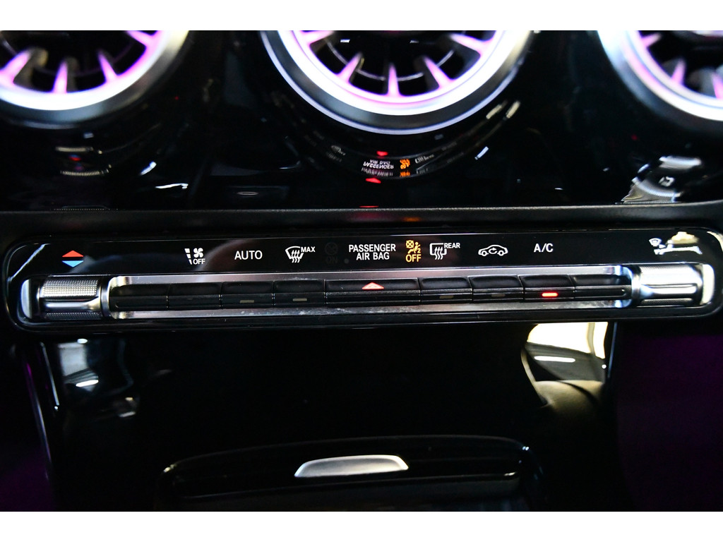 Mercedes-Benz A-klasse A200 AMG-Line Pano Cam Night 21
