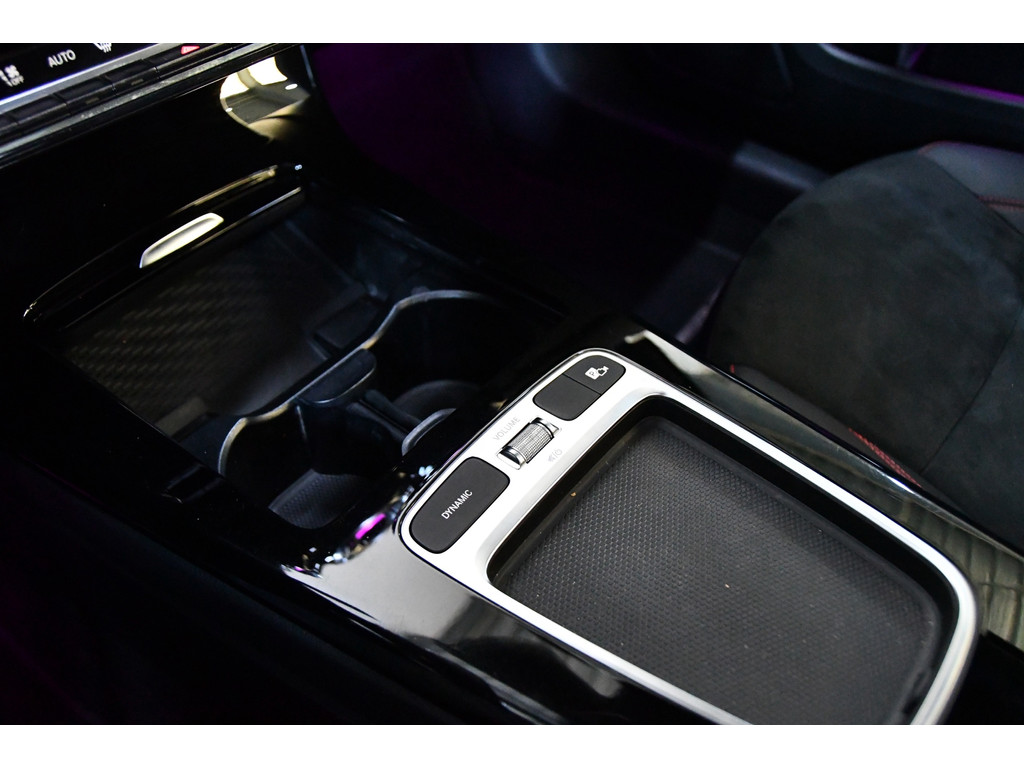 Mercedes-Benz A-klasse A200 AMG-Line Pano Cam Night 22