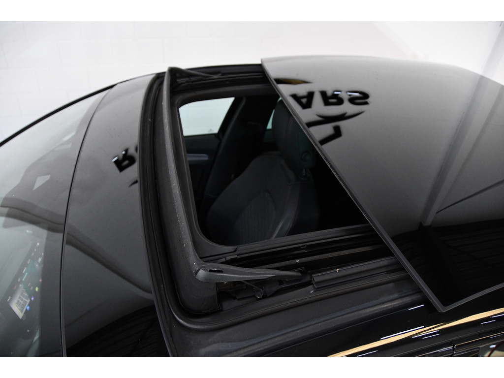 Seat LEON 1.4 TSI eHybrid PHEV Pano FR Business Intense 2
