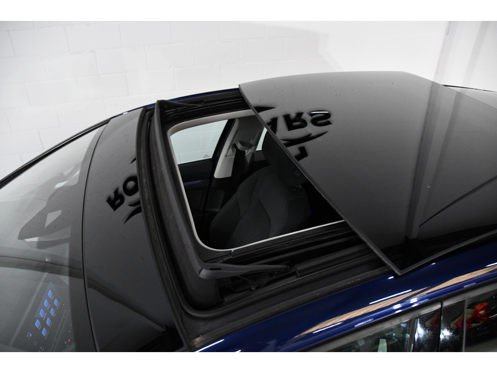 Volkswagen Golf 1.5 eTSI Pano/Memory/Sfeer/Blindspot/Keyless 1