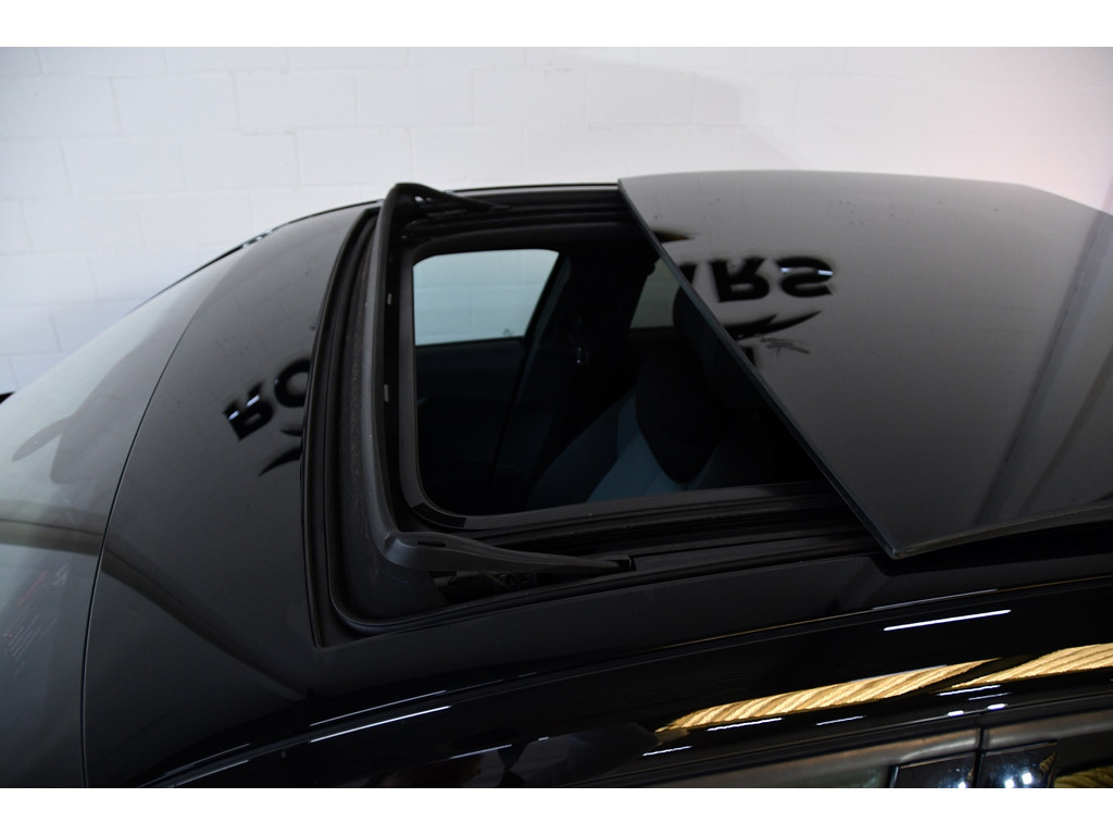 Audi Q2 35 TFSI S Edition, Blackline, Panoramadak 1