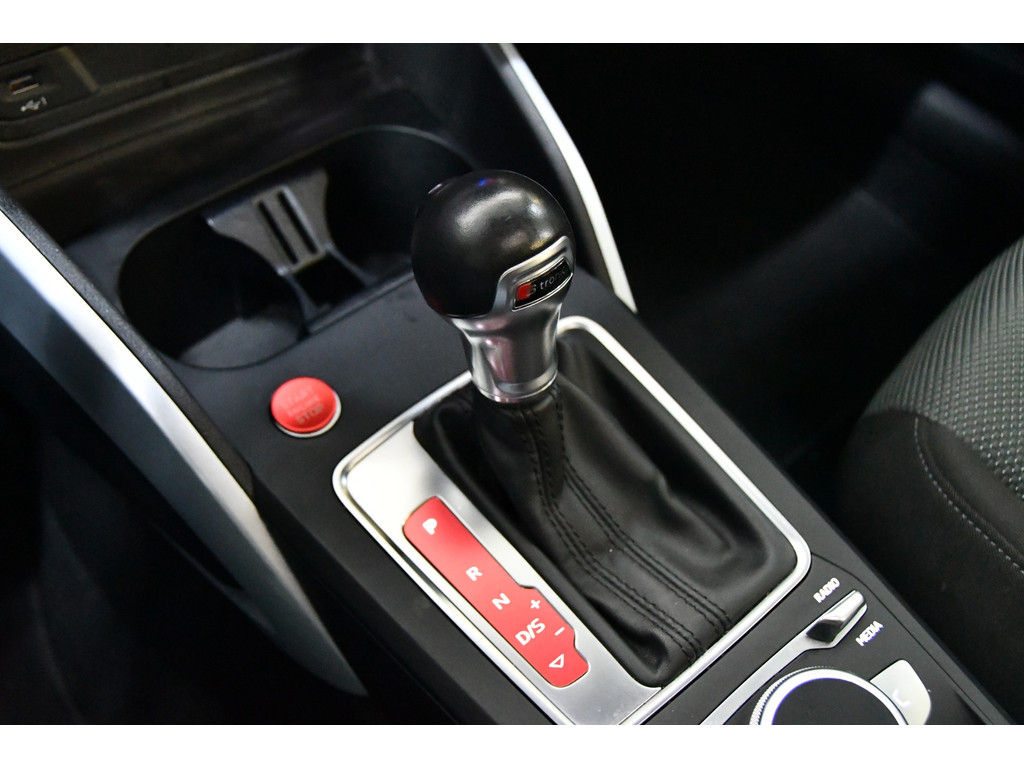 Audi Q2 35 TFSI S Edition, Blackline, Panoramadak 11