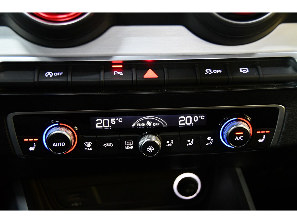 Audi Q2 35 TFSI S Edition, Blackline, Panoramadak 15