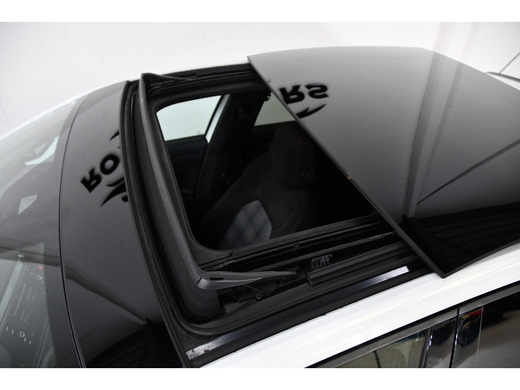 Volkswagen POLO 2.0 TSI GTI PANO IQ light Lane assist ACC 2