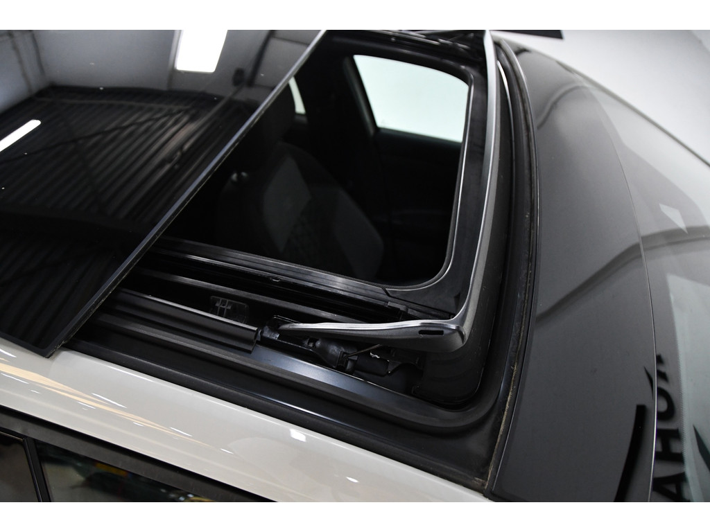 Volkwagen Taigo 1.0 TSI R-Line Business Pano/Aut/Side-assist 1