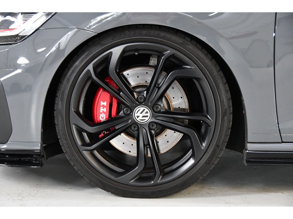 Volkswagen Golf 2.0 TSI GTI TCR pano blindspot Akrapovic 1