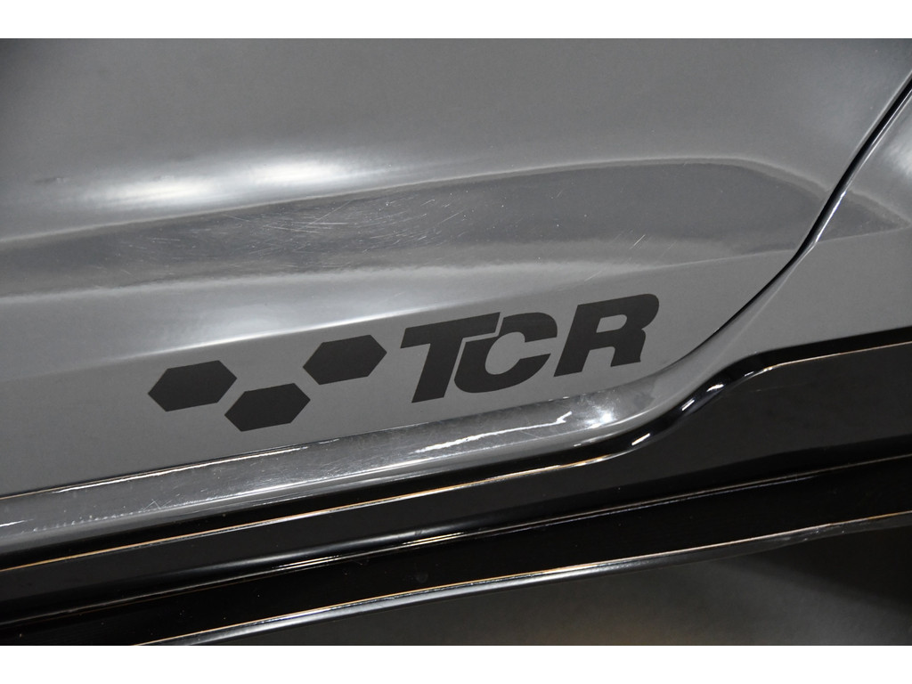 Volkswagen Golf 2.0 TSI GTI TCR pano blindspot Akrapovic 12