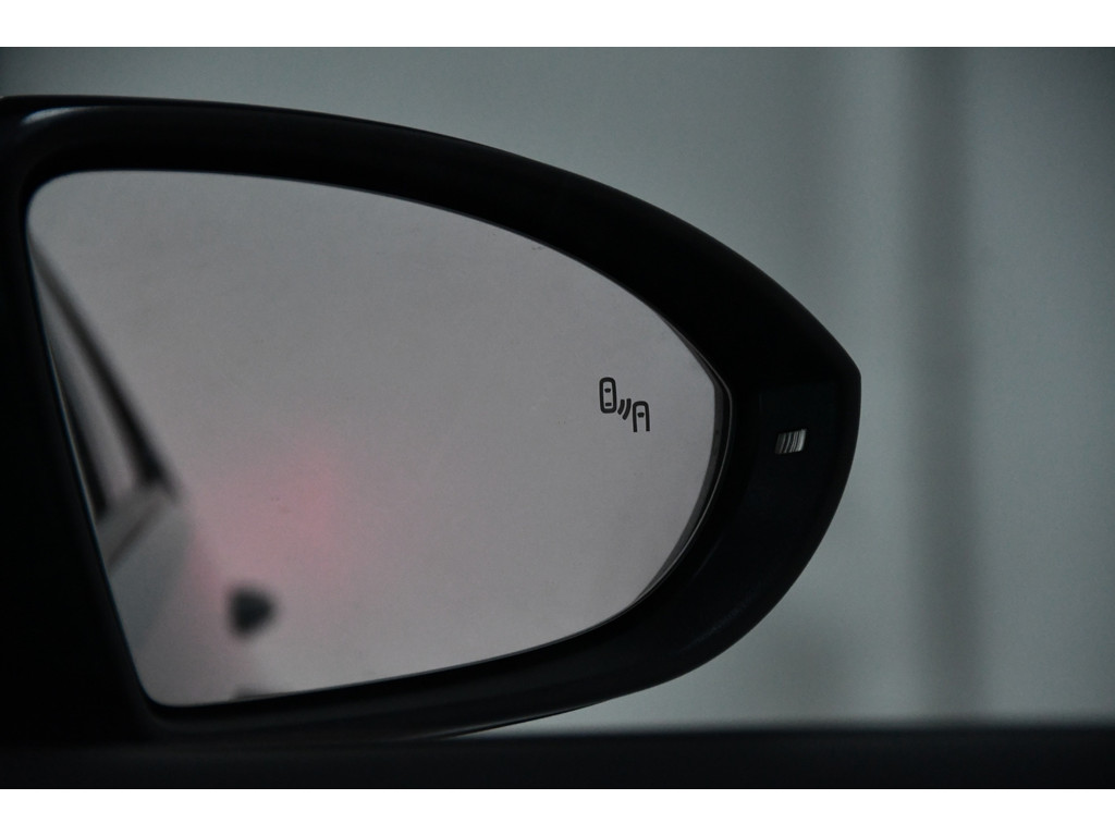 Volkswagen Golf 2.0 TSI GTI TCR pano blindspot Akrapovic 13