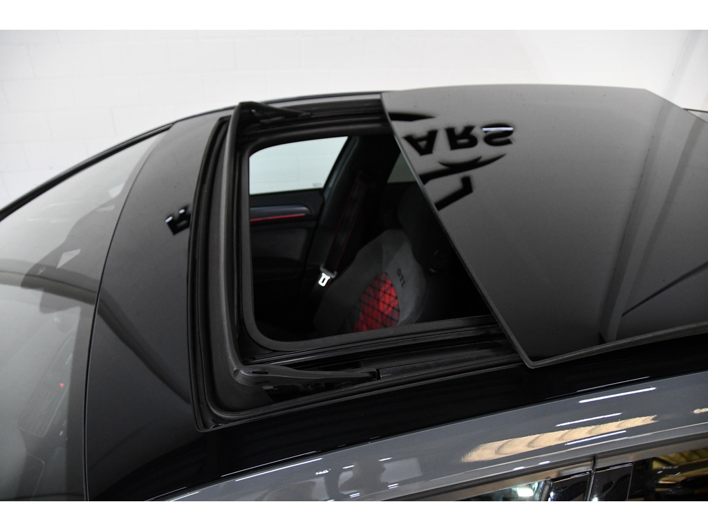 Volkswagen Golf 2.0 TSI GTI TCR pano blindspot Akrapovic 2