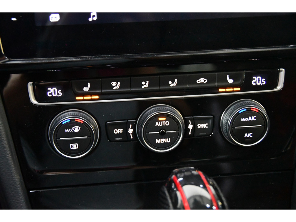 Volkswagen Golf 2.0 TSI GTI TCR pano blindspot Akrapovic 21