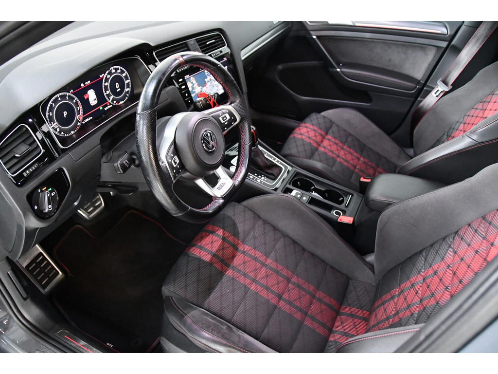 Volkswagen Golf 2.0 TSI GTI TCR pano blindspot Akrapovic 4