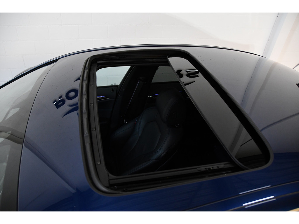 BMW 5-serie 530e iPerformance High Executive, M-sport, Schuifdak, 3D camera 1