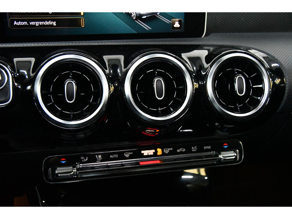 Mercedes-Benz A-klasse 200 Business Solution, Pano, Applecarplay 11