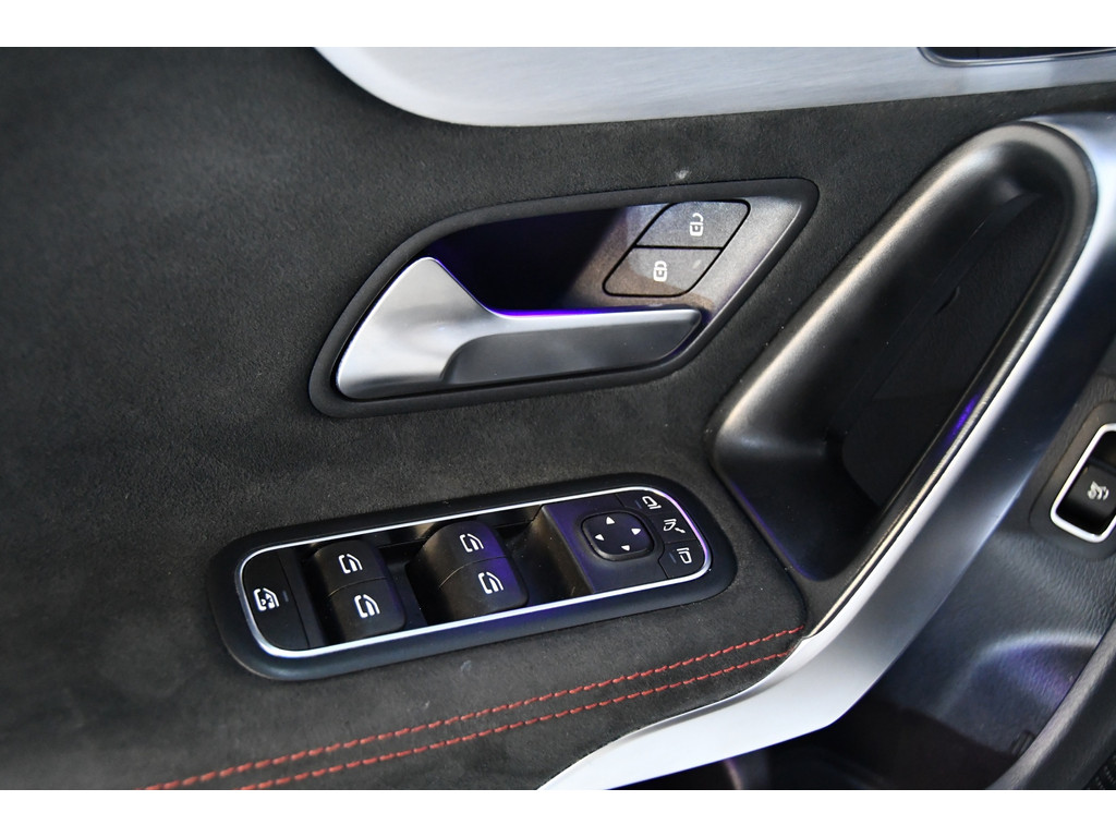 Mercedes-Benz CLA-klasse 220 Burmester Matrix Amg pakket memory Pano 4