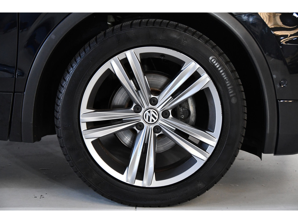 Volkswagen Tiguan 1.5 TSI R-line Camera/lane-assist/Memory/Pano 1