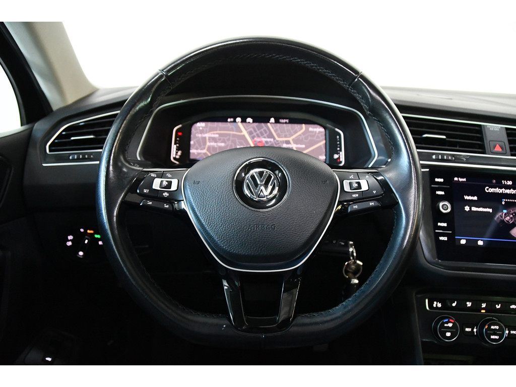 Volkswagen Tiguan 1.5 TSI R-line Camera/lane-assist/Memory/Pano 10